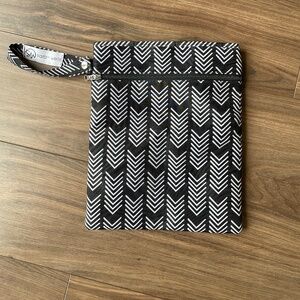 Sarah Wells Pumparoo Wet/Dry Bag for Breast Pump Parts (Black & White)